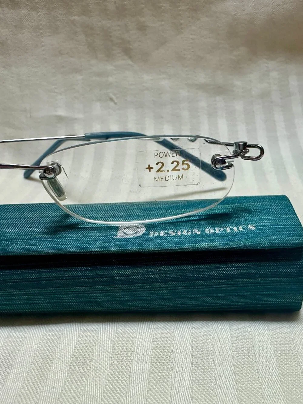 NEW W/HARD CASE! DESIGN OPTICS RIMLESS READERS +2.25 WITH SPRING HINGES